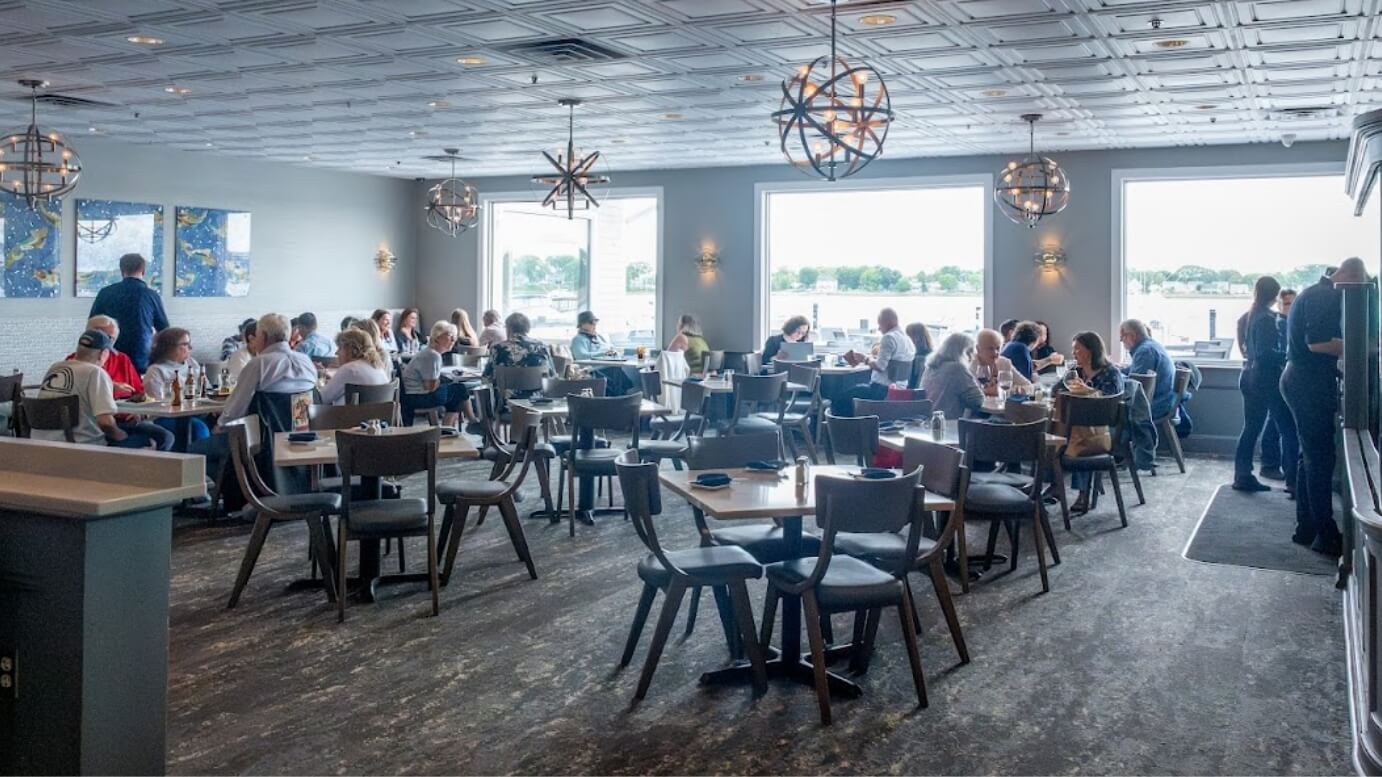 Bay Pointe Waterfront Restaurant in Quincy